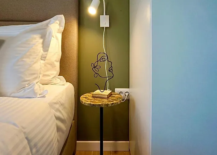 2 Guests Mountain View Parking Near Attractions