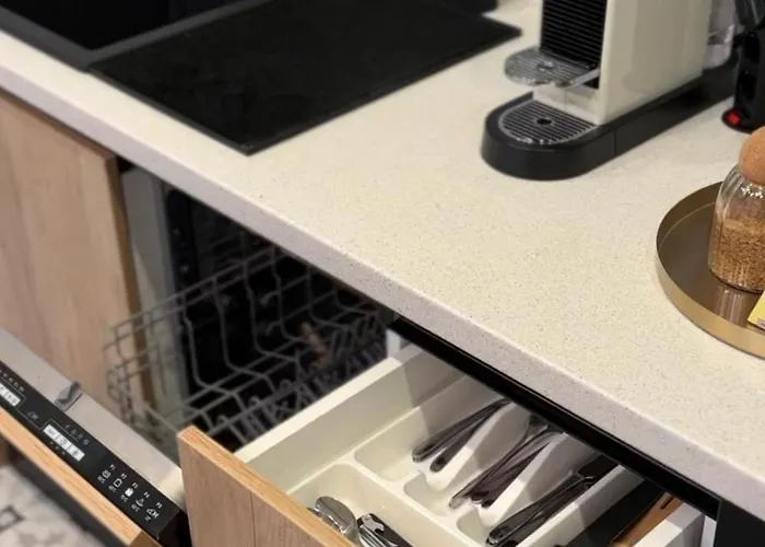 Apartment 2 Guests Mountain View Parking Near Attractions